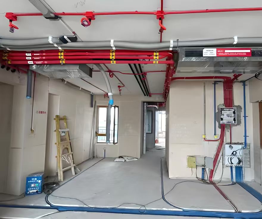 卡压式连接方式的不锈钢水管在室内使用时，需要预留多少安装空间？